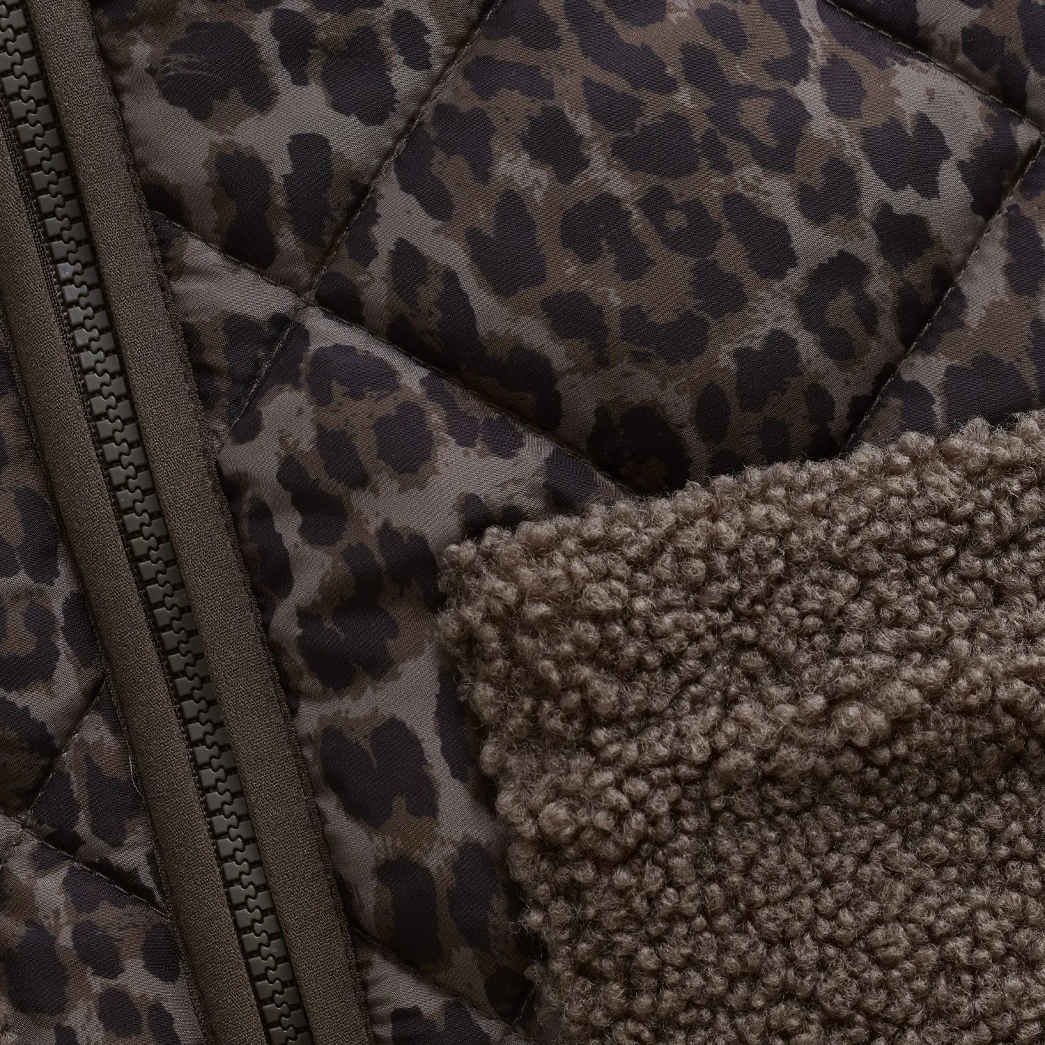 Stretchable Fabric Minymo Chocolate Chip Jacket Quilt AOP