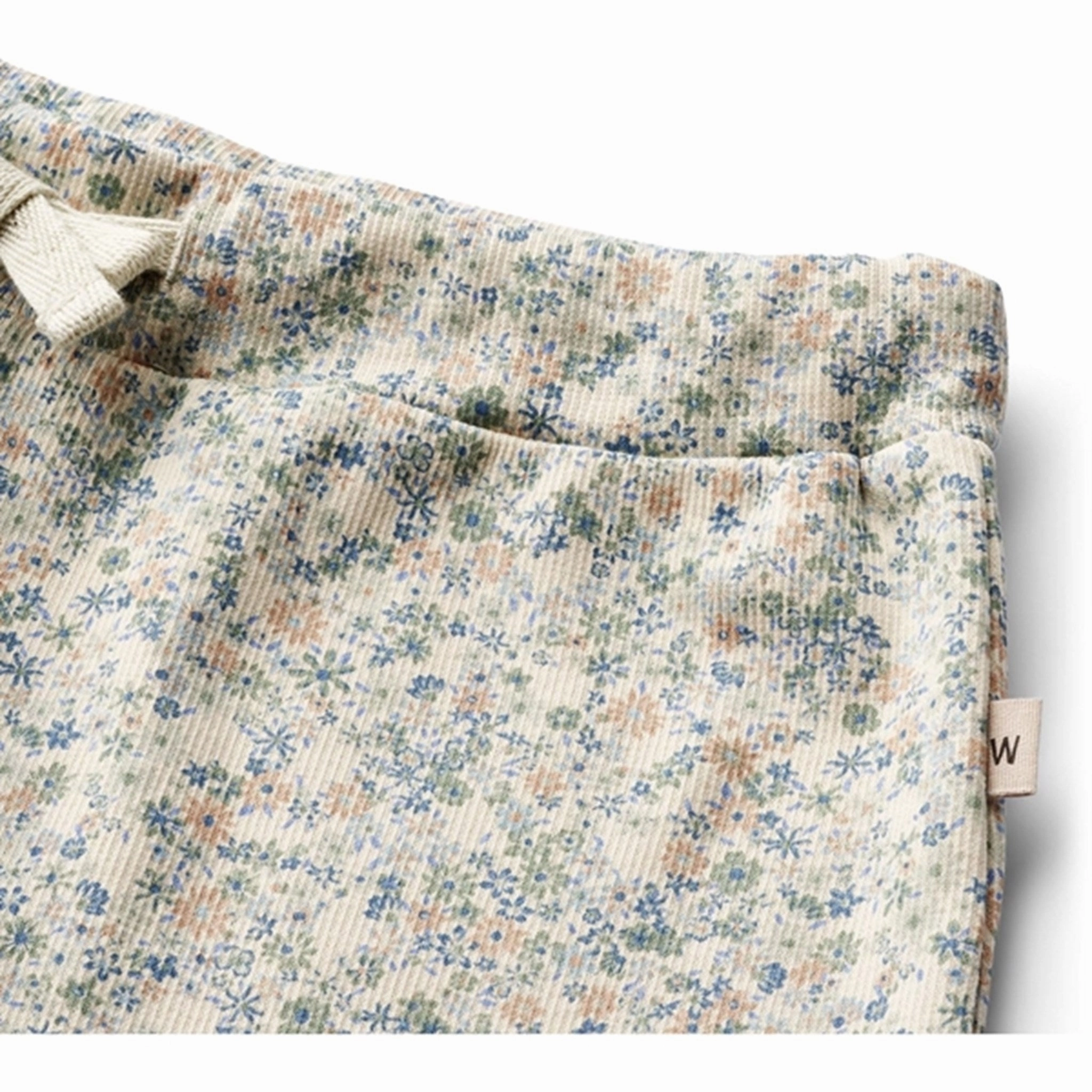 Weightless Travel Design color - fast Wheat Sandshell Mini Flowers Rib Shorts Gertrud