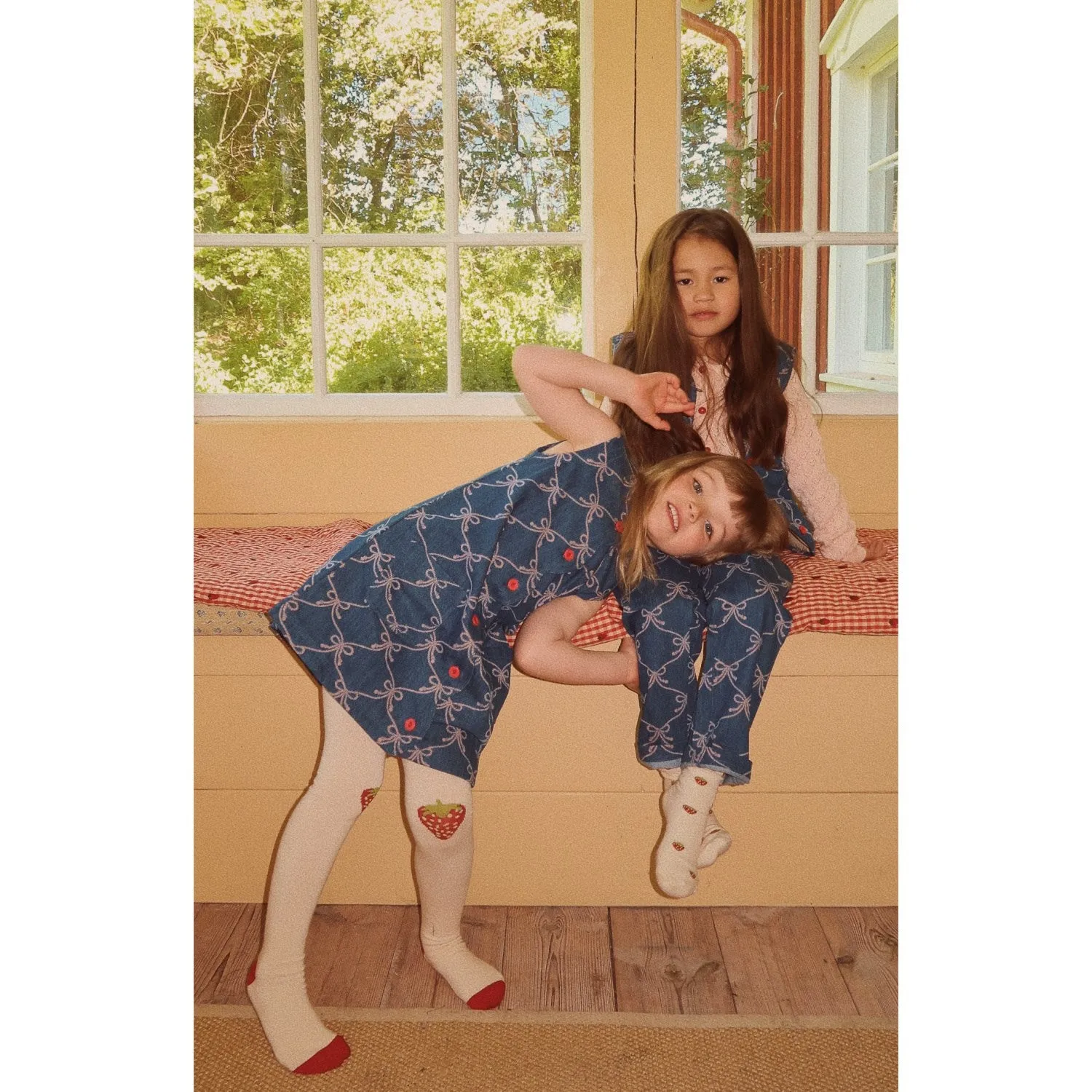 Button-front-style Fl?ss Soft White Small Berry Stocking