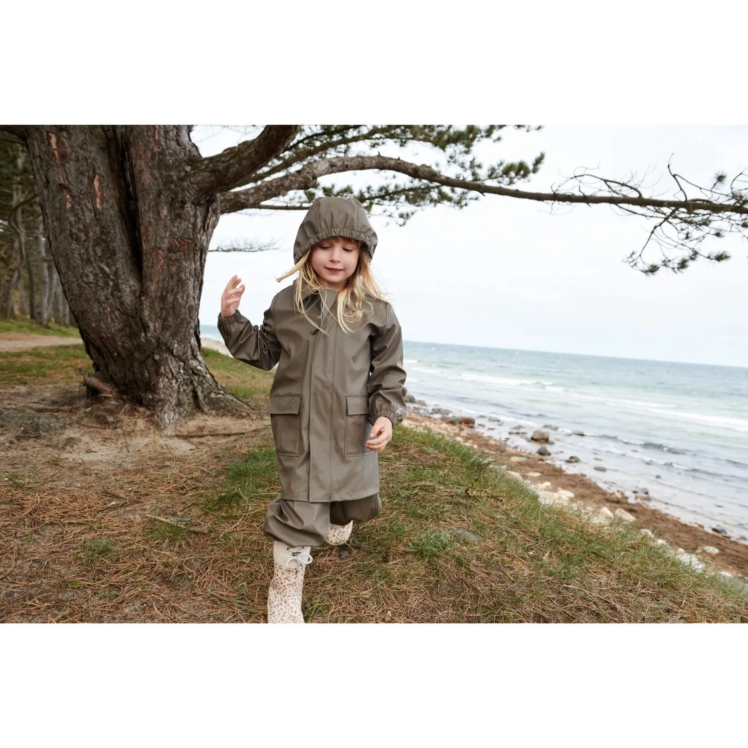 Durable Material Breathable Outer Layer Wheat Dry Wood Rainwear Ollo Jacket