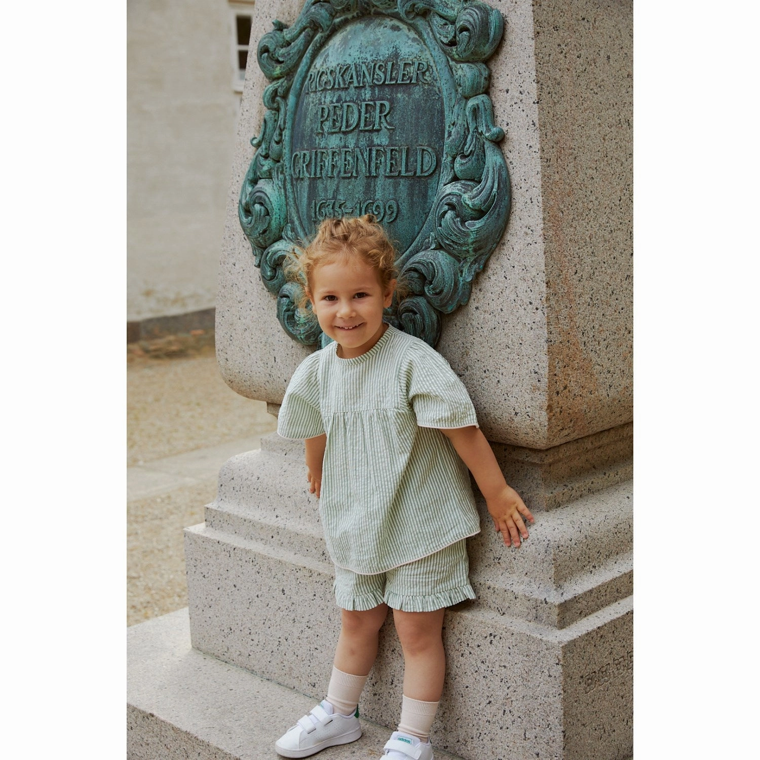 COPENHAGEN COLORS Green W Cream Stripe Seersucker Girly Shorts Quick Access Zip Pockets
