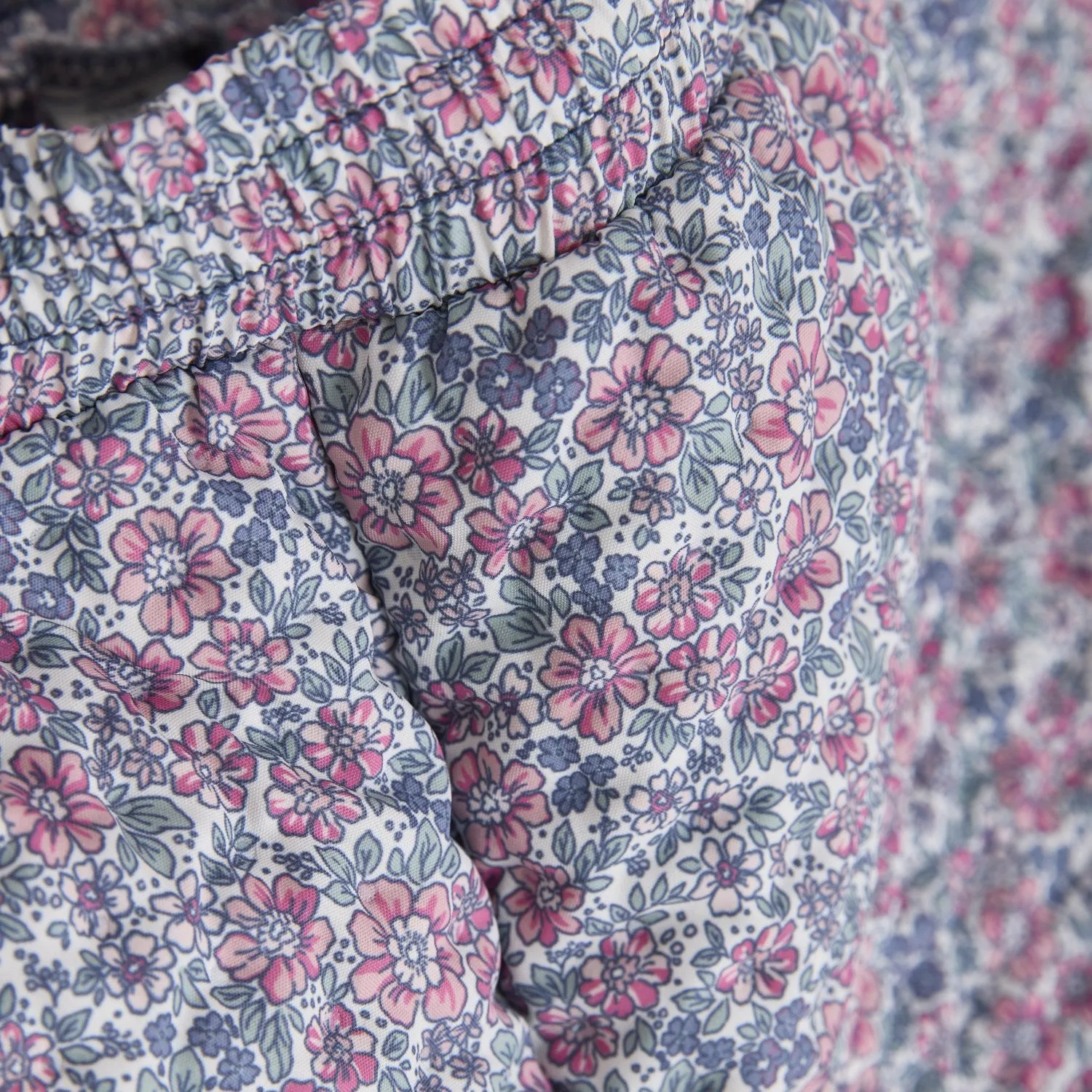 Feminine button-down shirt Raw-Hem En Fant Egret Thermal Set W. Frills, AOP