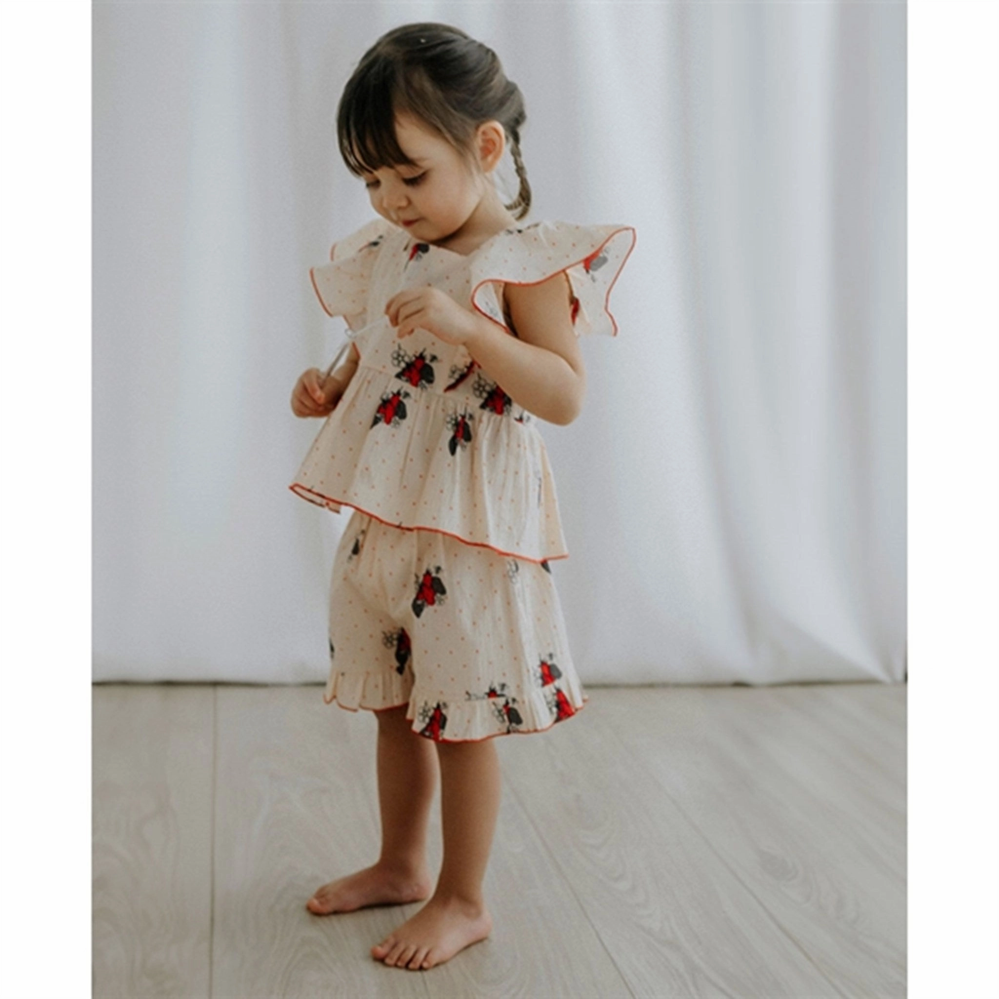 Smooth Texture Balanced Design Fliink Sandshell Dot Aop Summerbuzz Shorts