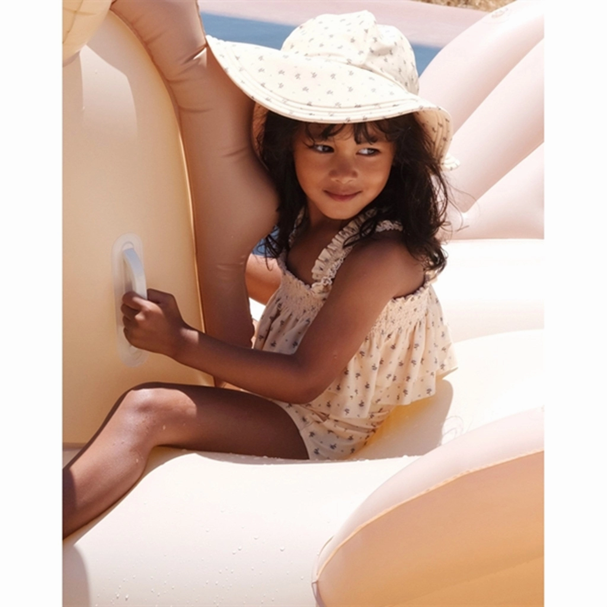 Konges Sl?jd Point Bleu Baie Swimsuit Secure Grip Hem Non slip grip