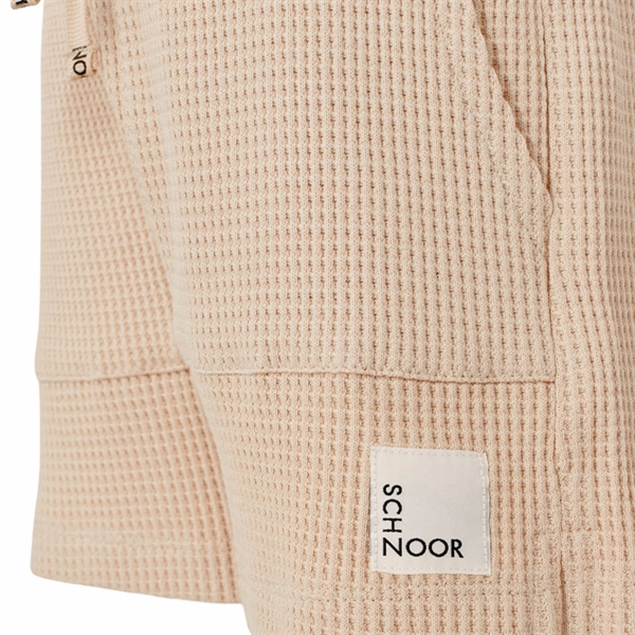 Sofie Schnoor Shorts Sand date night look Floral Print