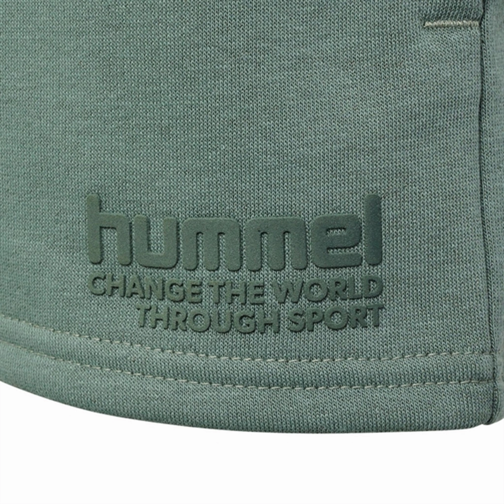 Hummel Laurel Wreath Pure Shorts vacation look