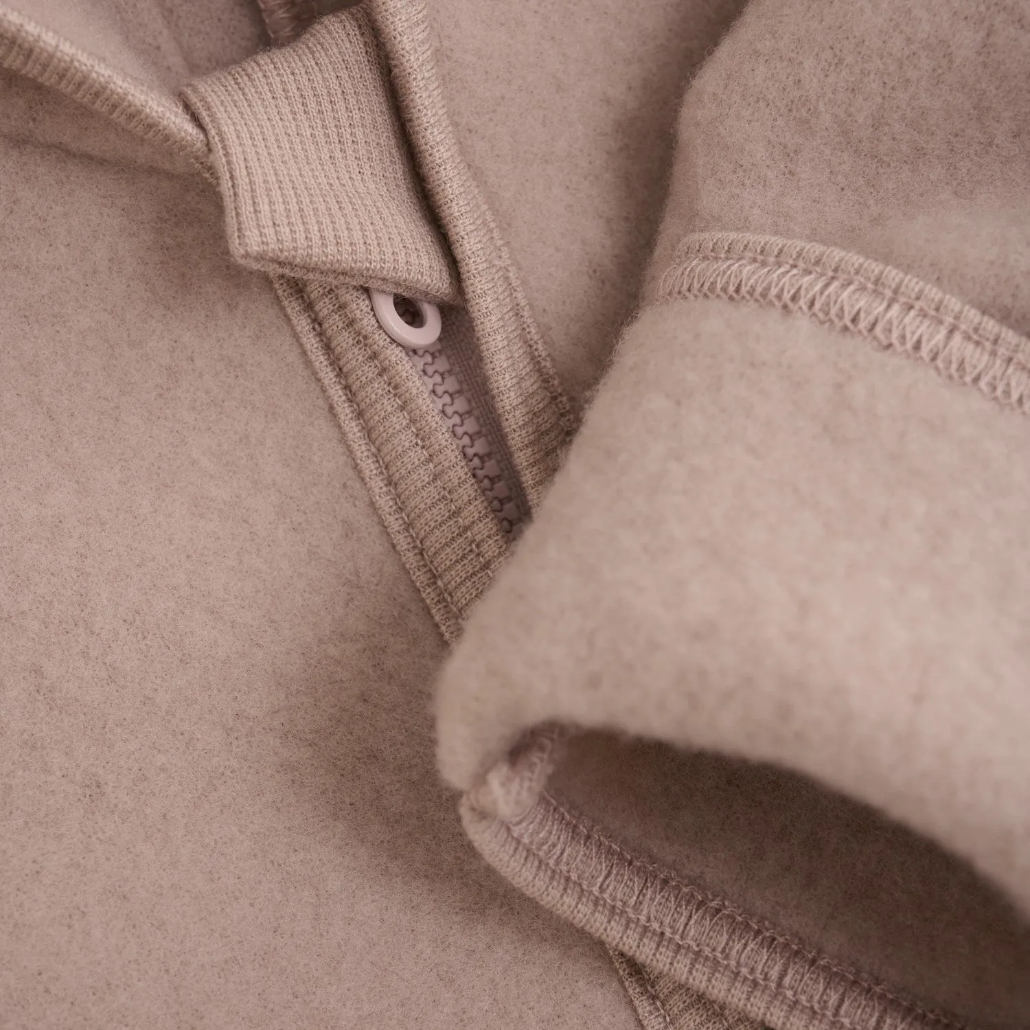 Effortless weekend blouse Huttelihut Mahogany Rose Sleepsuit Ears Wool Fleece