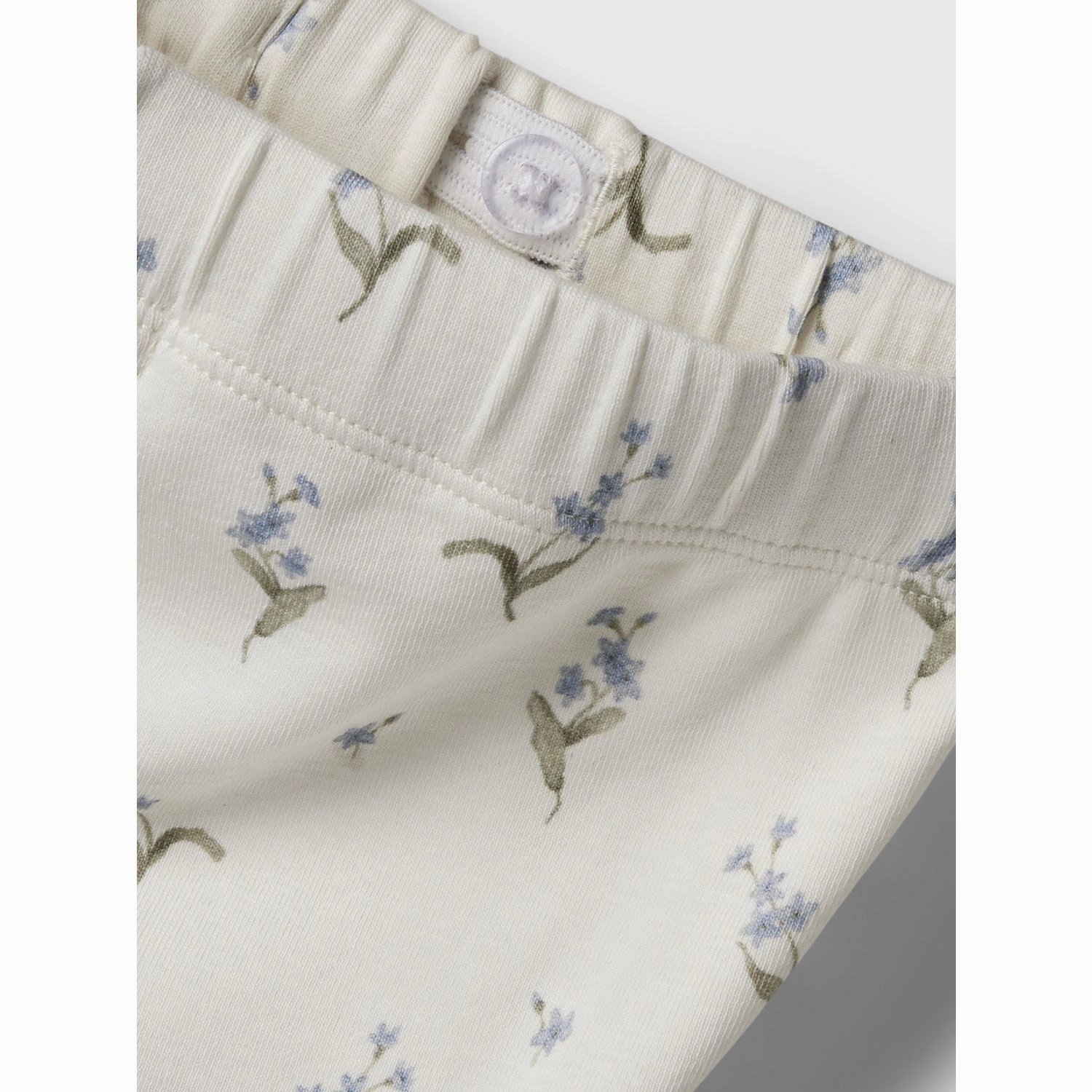 men's fashion adventure apparel Lil'Atelier Coconut Milk Forget Me Not Gayo Sen Shorts