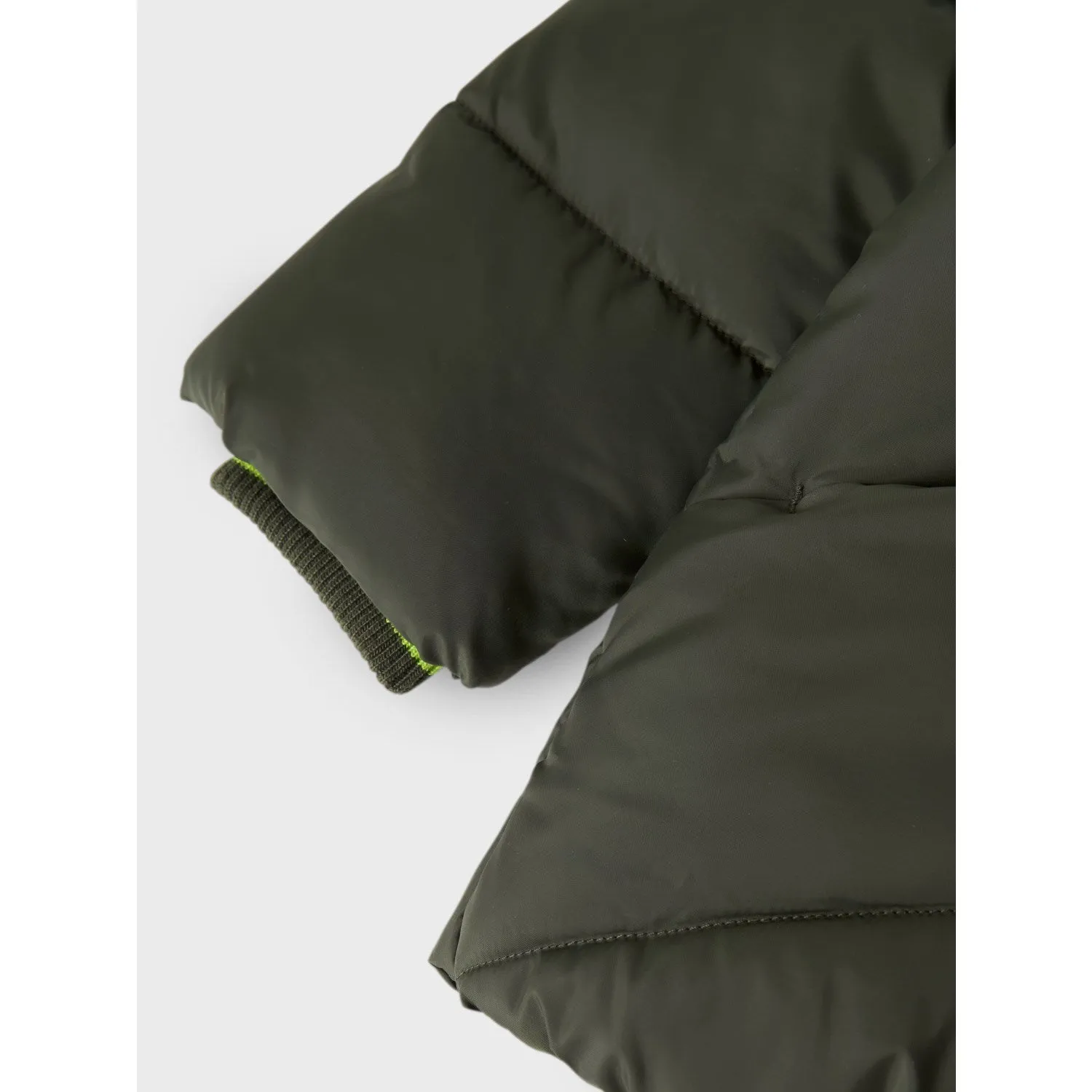 Winter Gear beach scene Name It Deep Depths Nmmmorten Puffer Jacket Dino Detail1