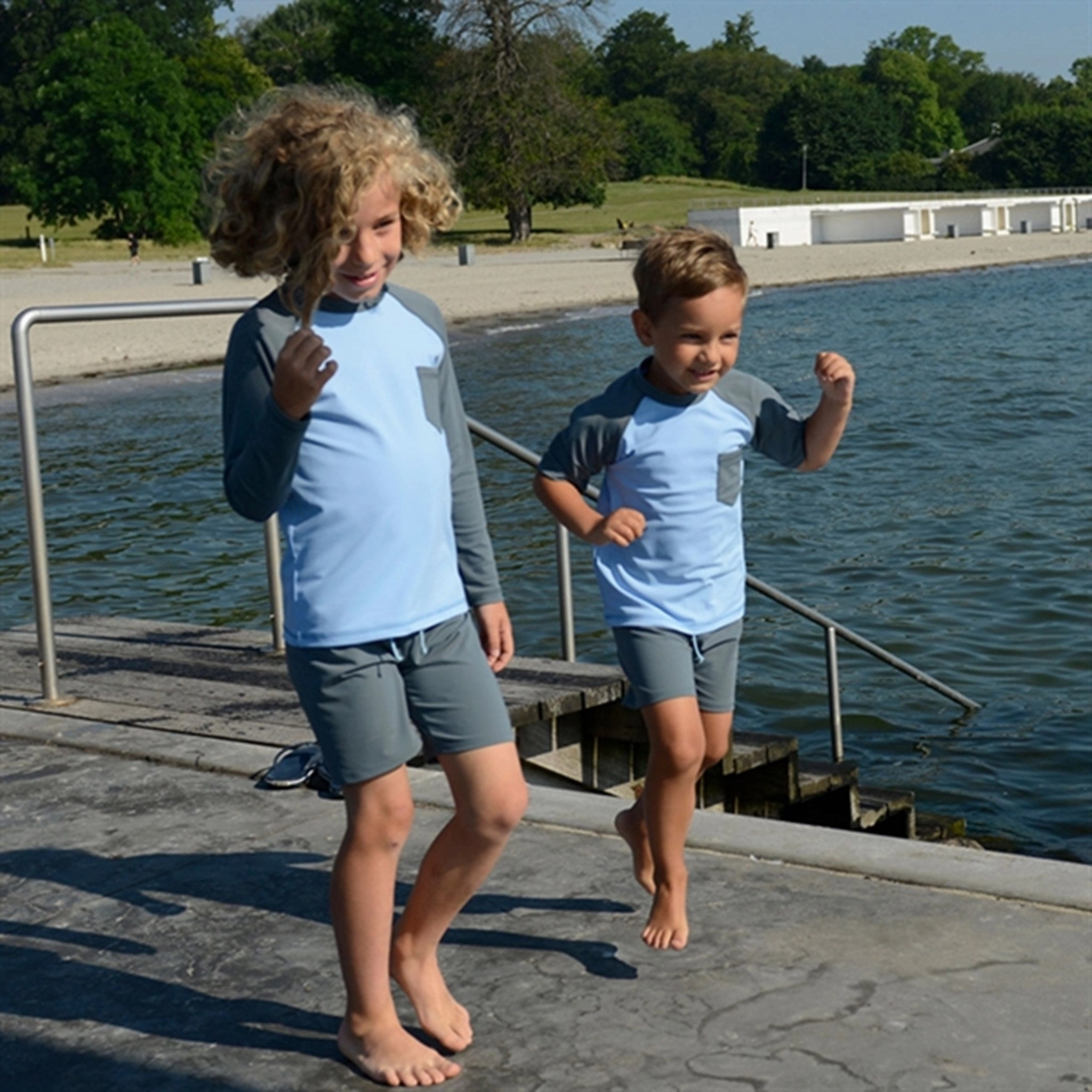 Petit Crabe Breeze/Coal Raglan UV Shirt Cutting edge