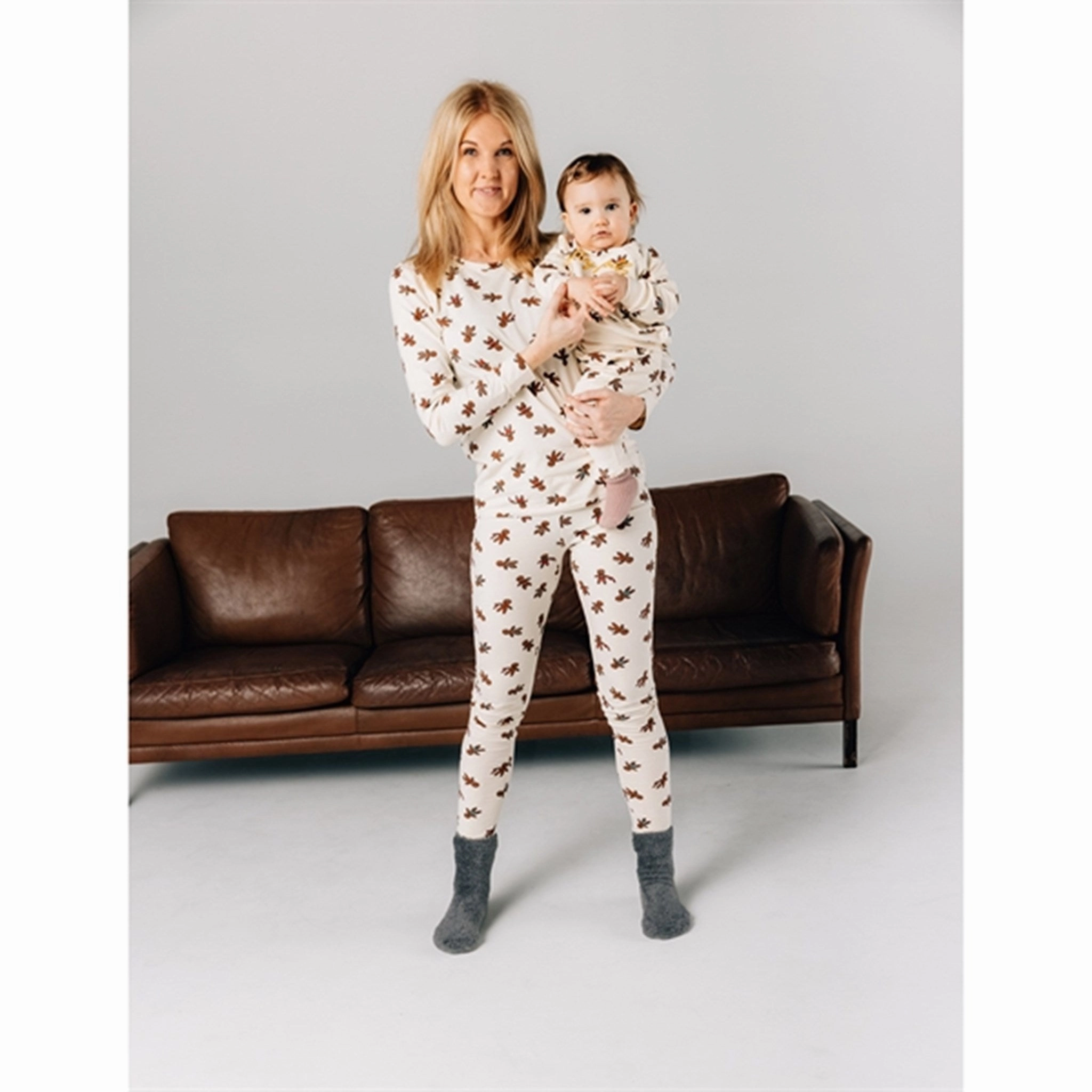 The New White Swan Ginger Aop Holiday Pyjamas Adult sleep mode