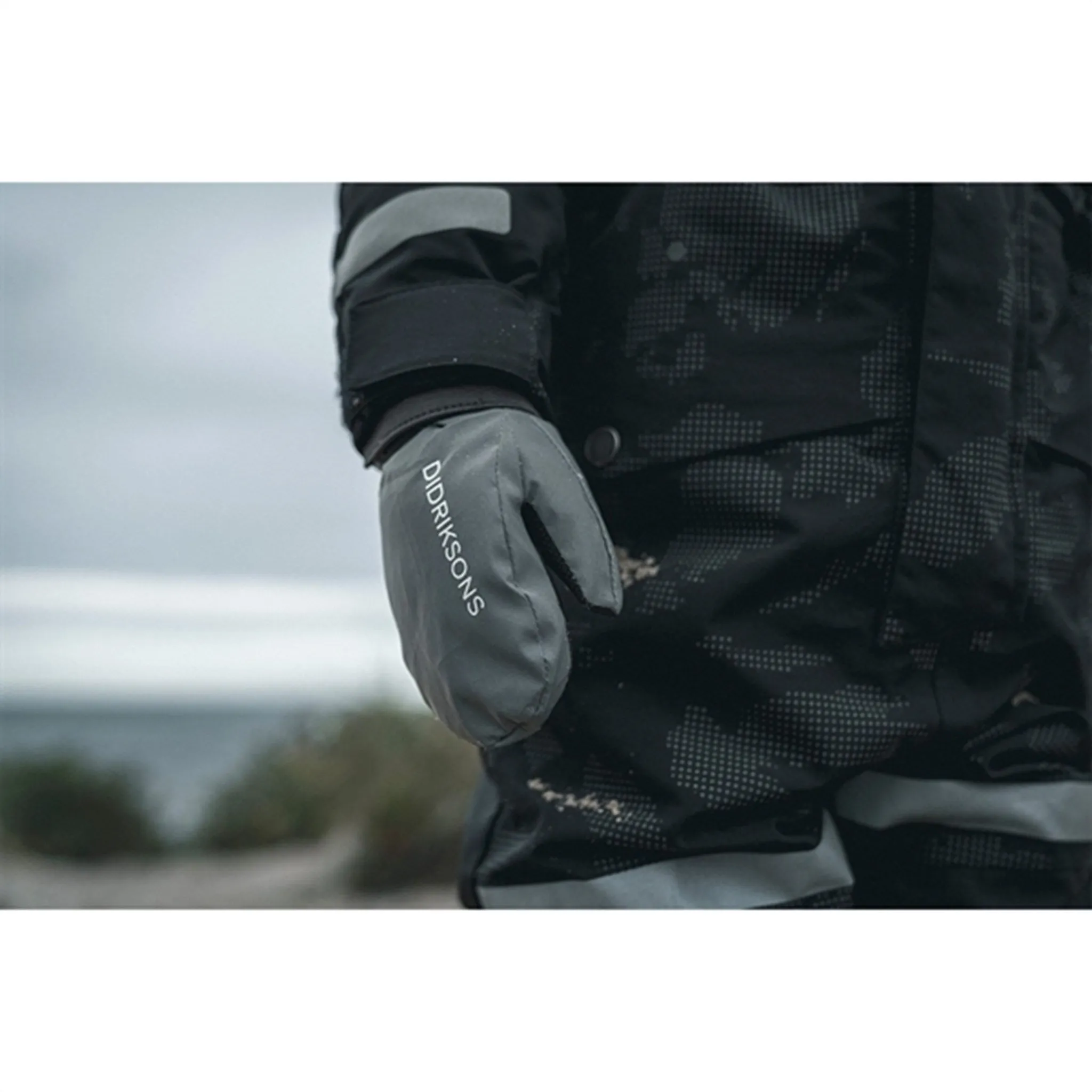 Puff-Sleeve Feminine collar shirt Didriksons Bj?rven Island Print Ref Wintersuit