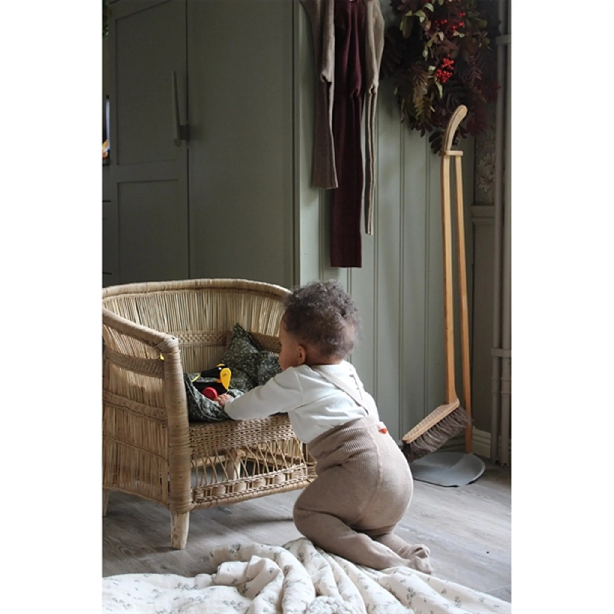 Present Silly Silas Footed Tights Peanut