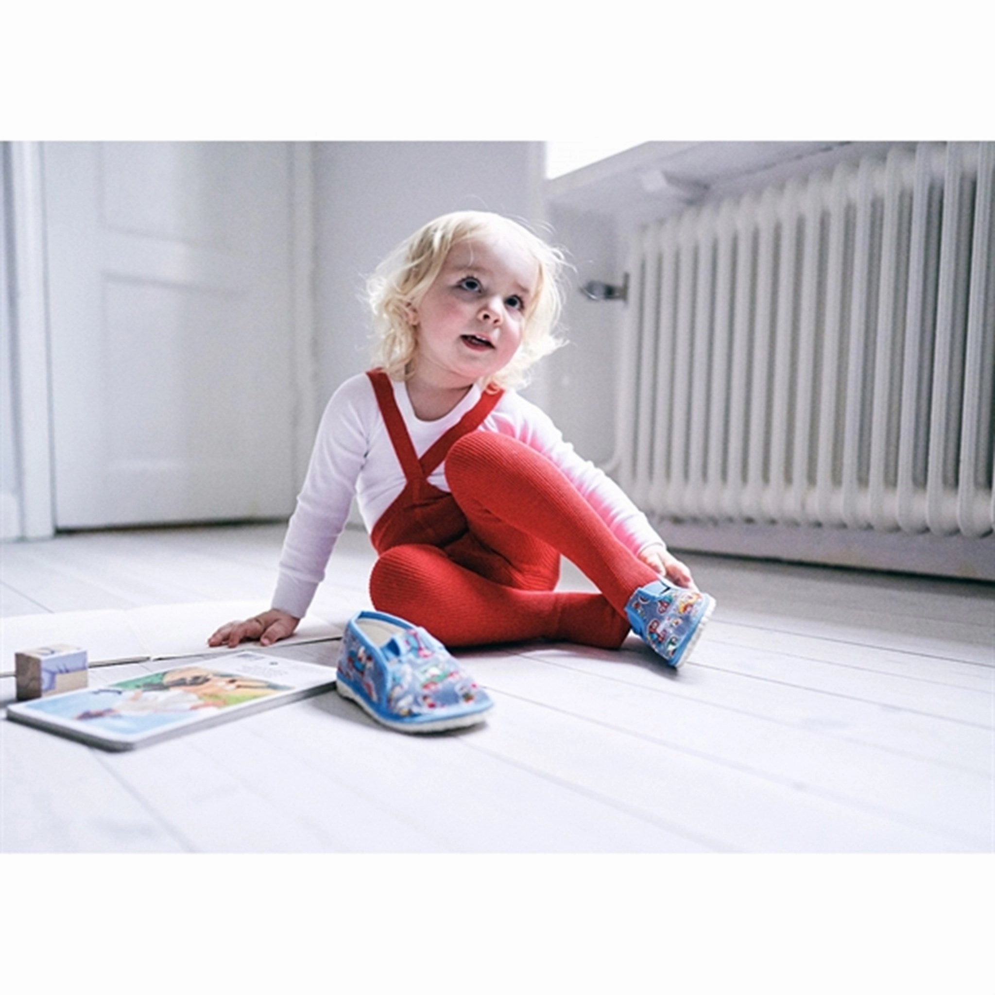 foldable Silly Silas Footed Tights Love Red