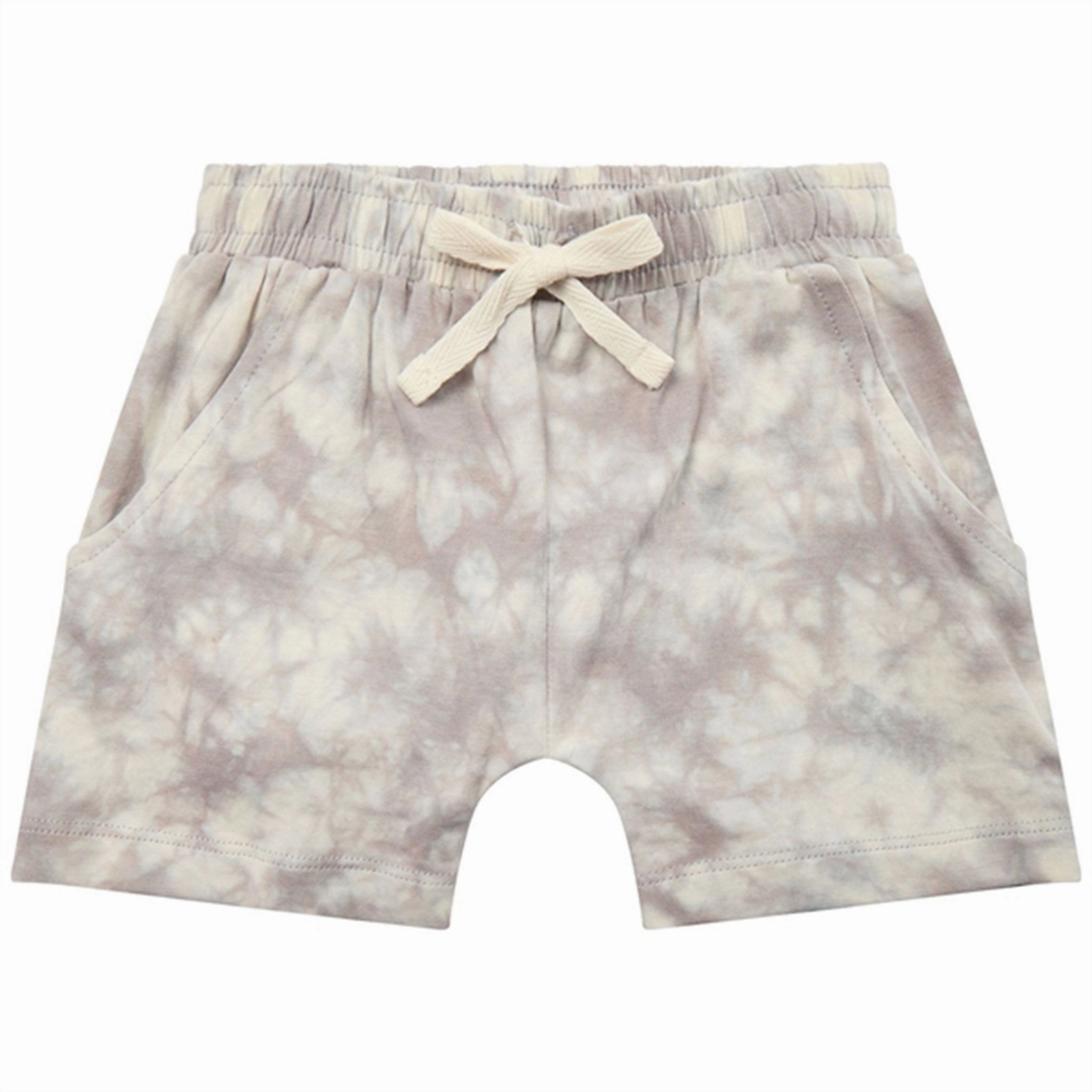 date night look Sofie Schnoor Warm Grey Monty Shorts