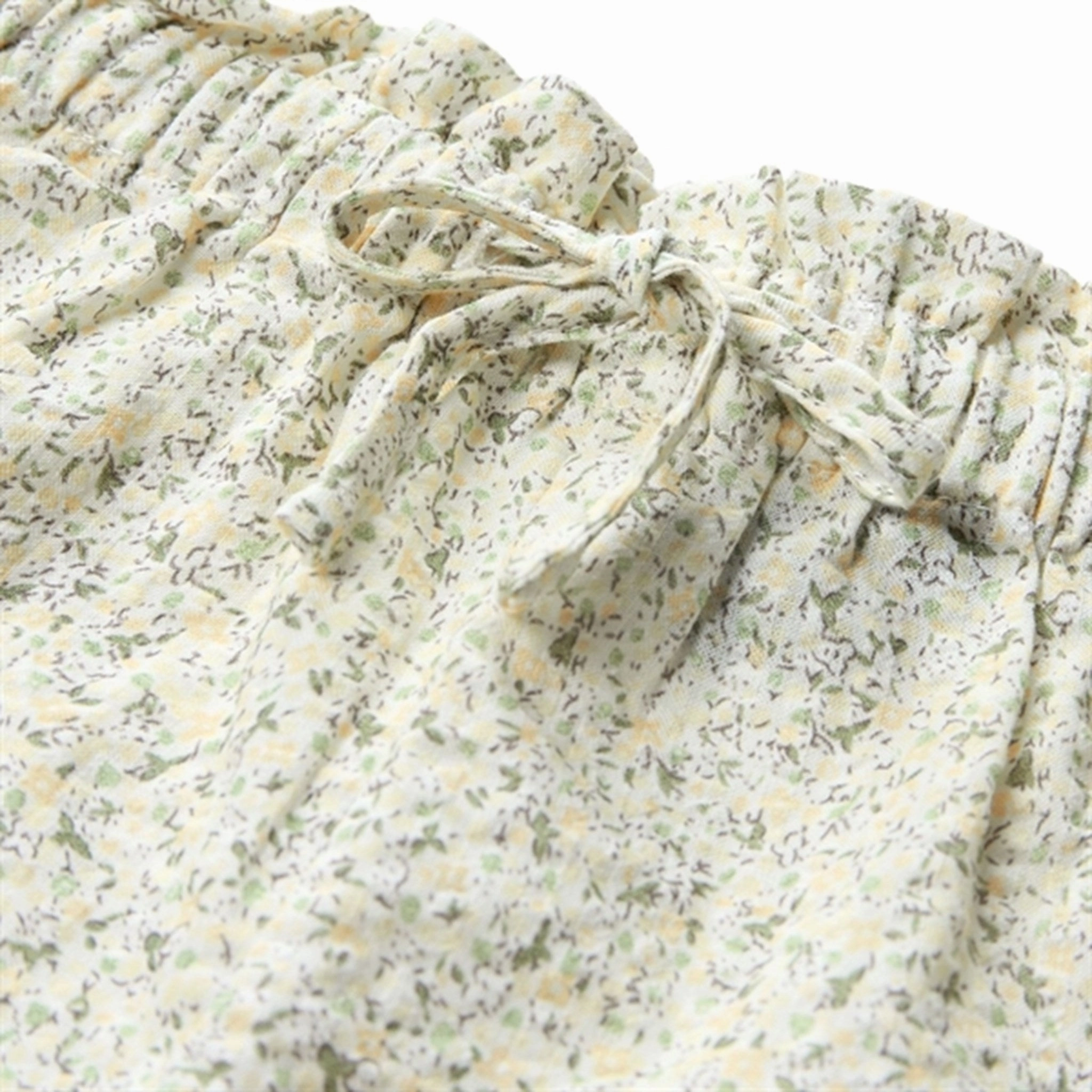 Tagless Design Sofie Schnoor Yellow Flower Shorts