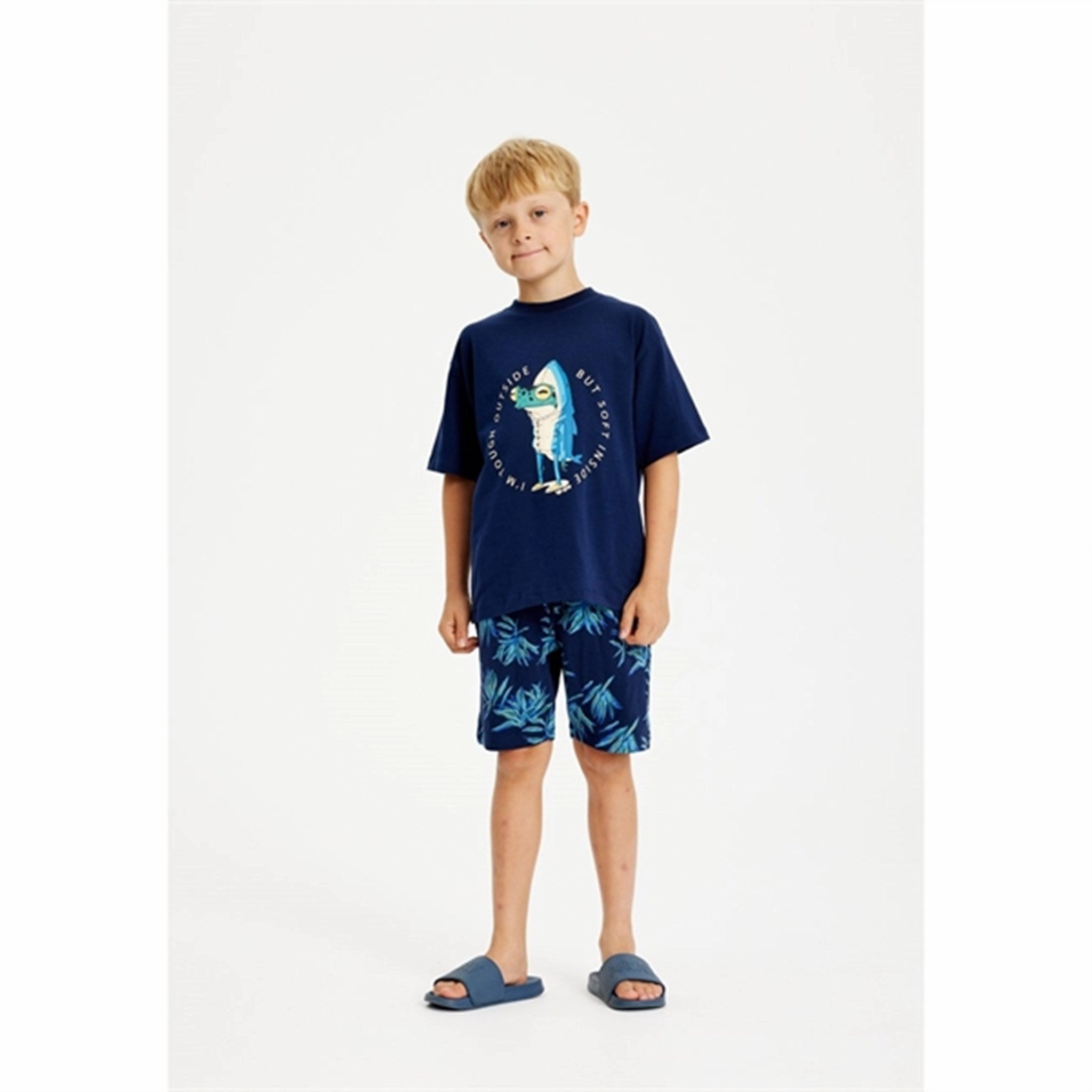 Non Restrictive Fit THE NEW Navy Blazer Leaf AOP Genuine Shorts