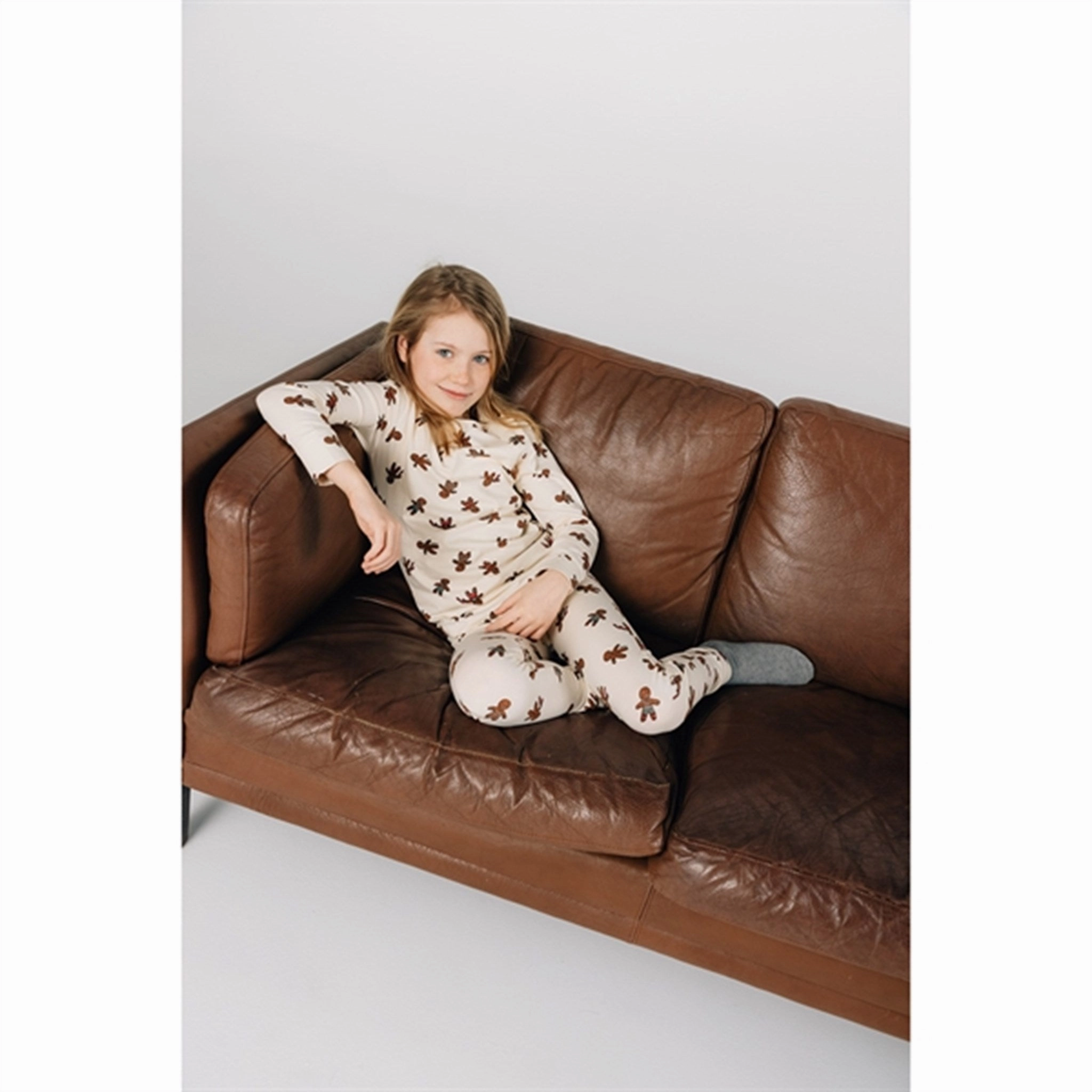 Clean Draping The New White Swan Ginger Aop Holiday Adult