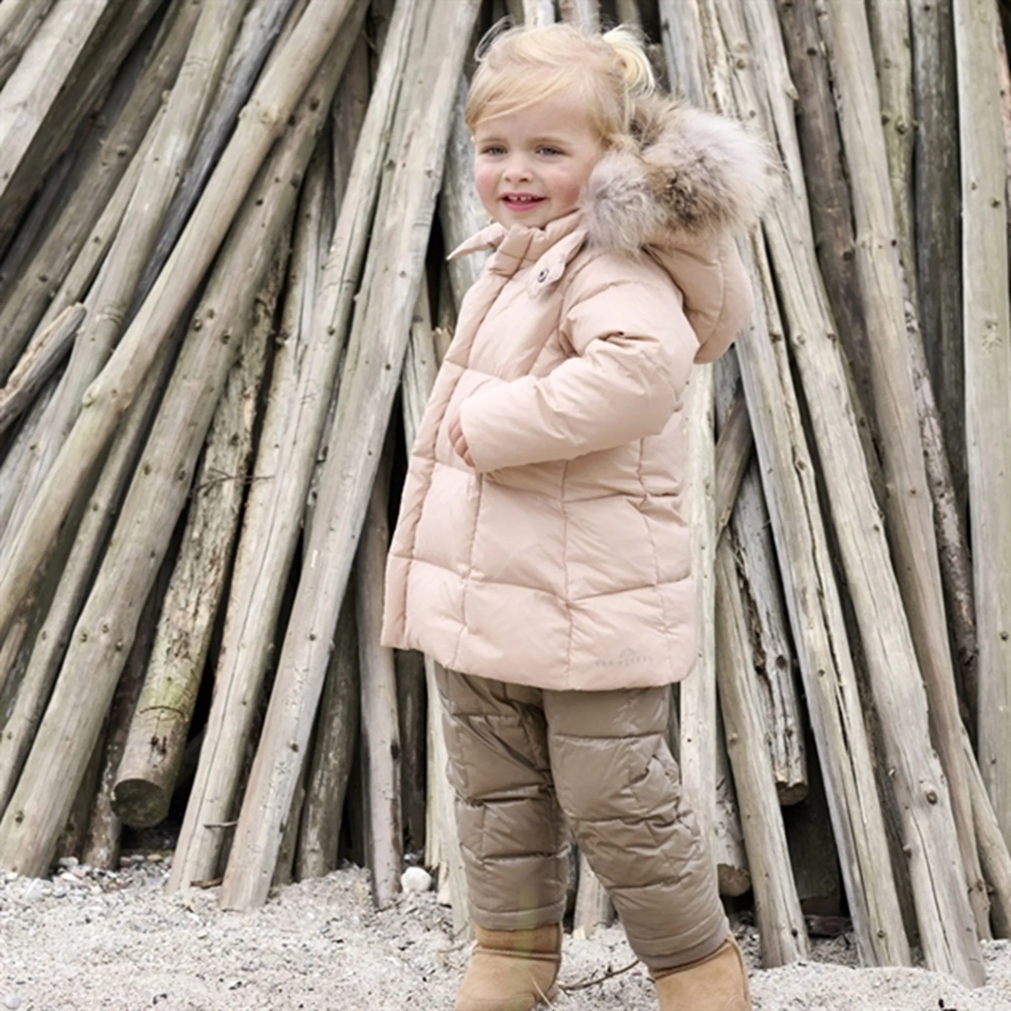 Festival-Ready Ver de Terre Featherlight Baby Girls Dunfrakke m. Pels Mahogany Rose